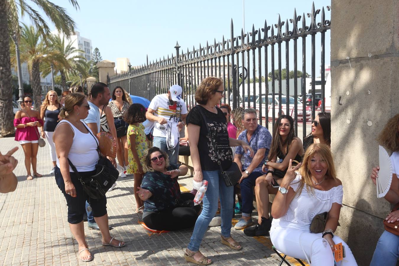 FOTOS: El muelle, un hervidero a la espera del concierto de Ricky Martin