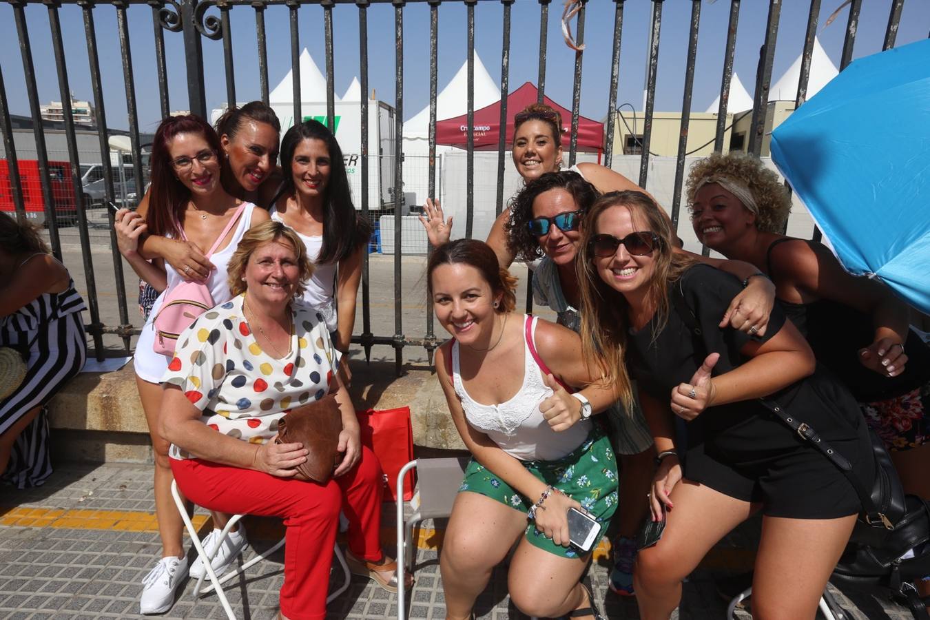 FOTOS: El muelle, un hervidero a la espera del concierto de Ricky Martin