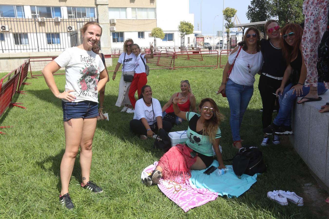 FOTOS: El muelle, un hervidero a la espera del concierto de Ricky Martin