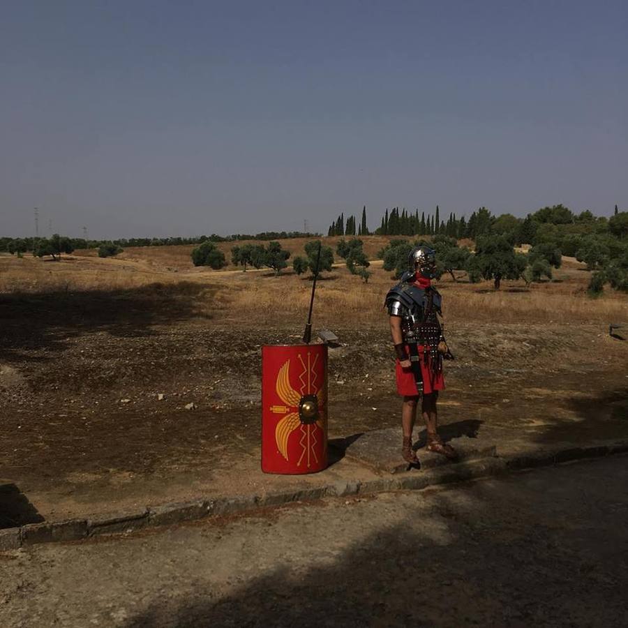 Los romanos se pasean por la Itálica del siglo XXI