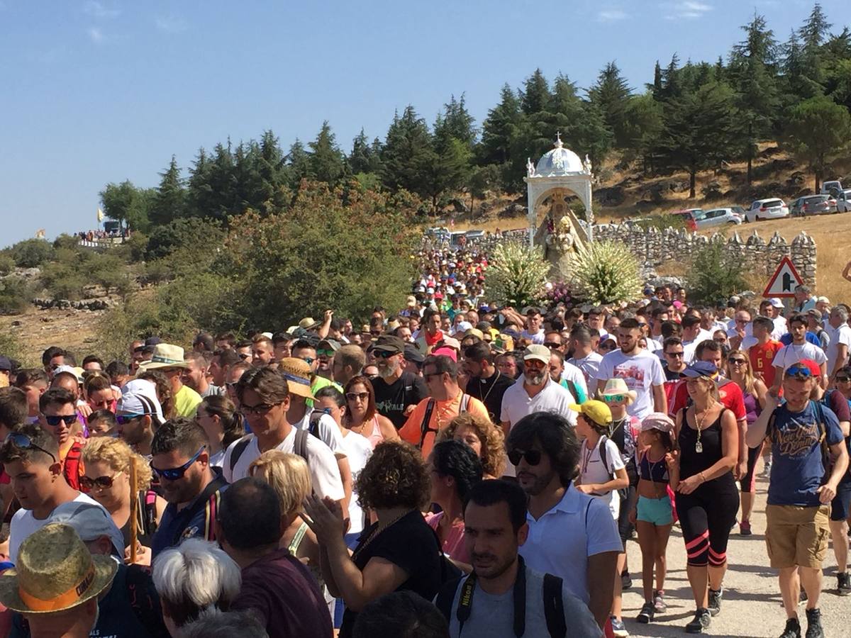 La «Bajá» de la Virgen de la Sierra de Cabra, en imágenes