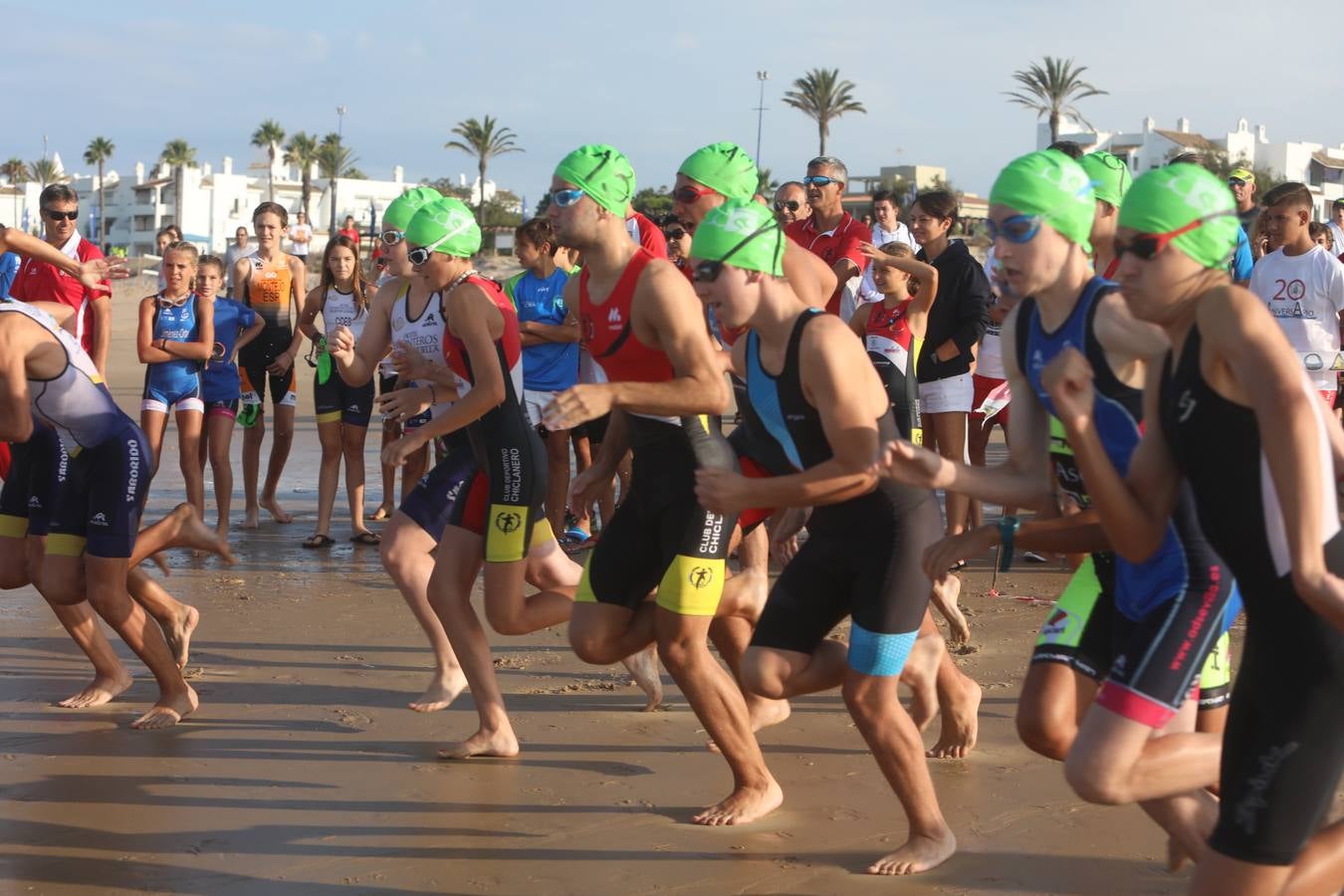 Fotos: Triatlón en la playa de La Barrosa, Chiclana