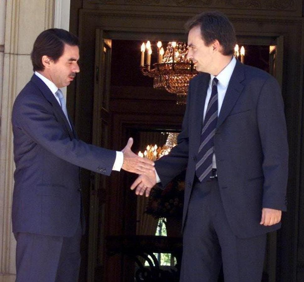 Encuentro entre José María Aznar y José Luis Rodríguez Zapatero en La Moncloa. 