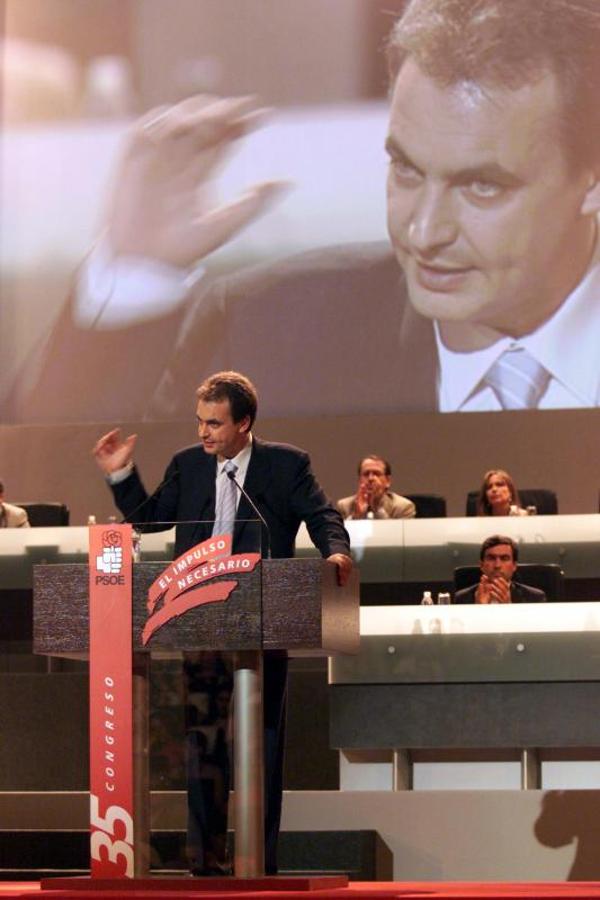 Zapatero en un congreso del PSOE. 