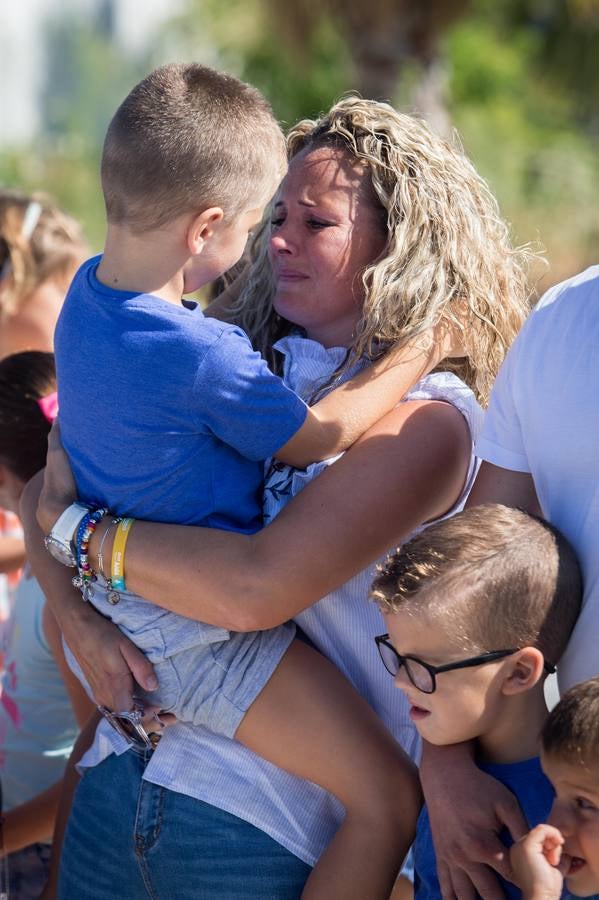 La triste vuelta al cole de Cristian, el niño de La Carlota con autismo, en imágenes