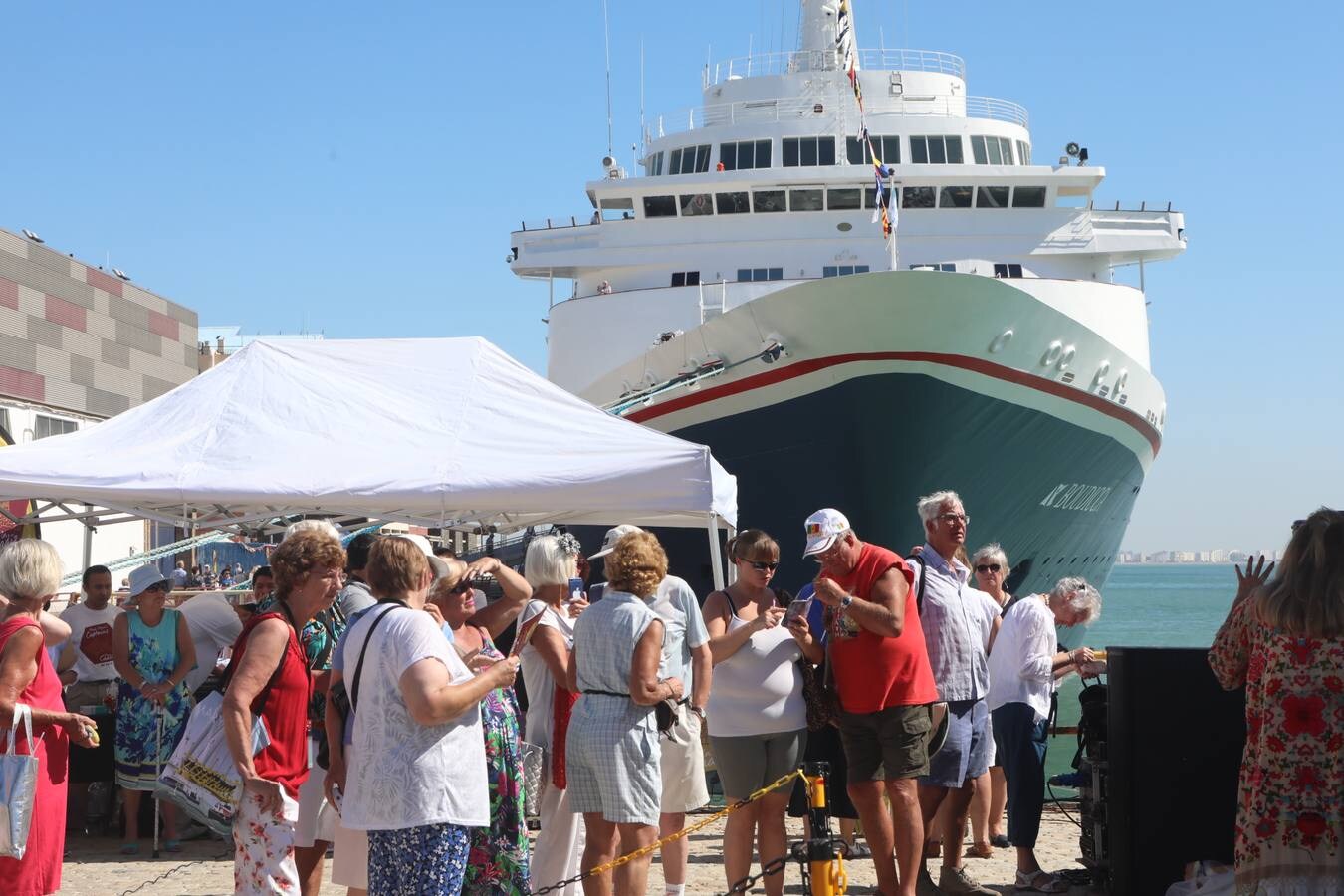 Más de 5.000 personas visitan Cádiz con la llegada de los cuatro buques de Fred Olsen, que celebra así su 170 aniversario