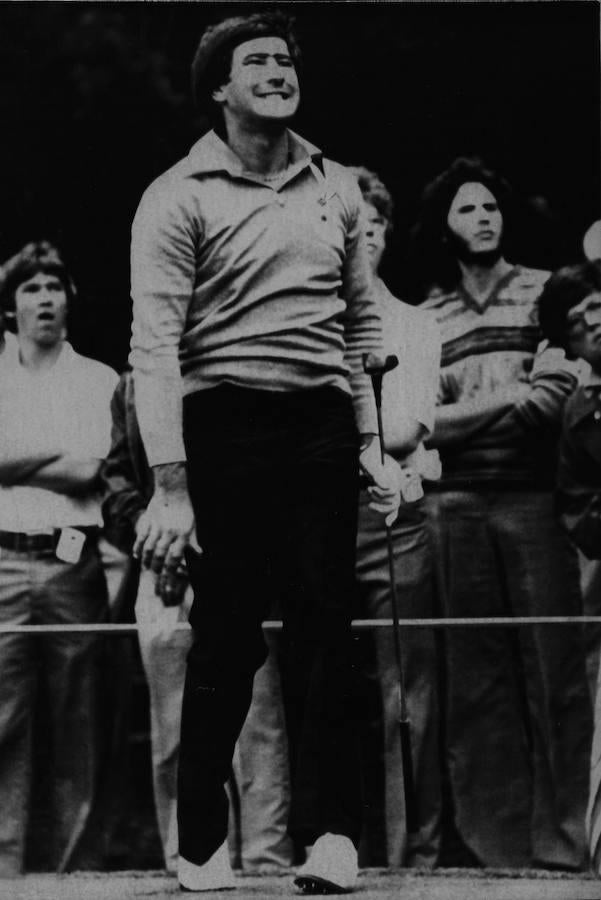 Severiano Ballesteros contrae su cara en un gesto de tensión tras lanzar la bola, en el torneo Ryder Cup