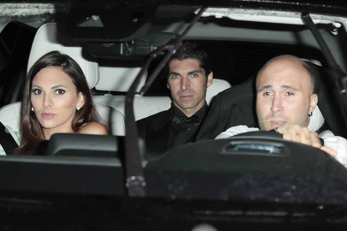 Familia paterna. Cayetano Rivera llegó en compañía de su hermano, Kiko Rivera, y la mujer de este último, Irene Rosales. Eva Gónzalez no estuve presente.