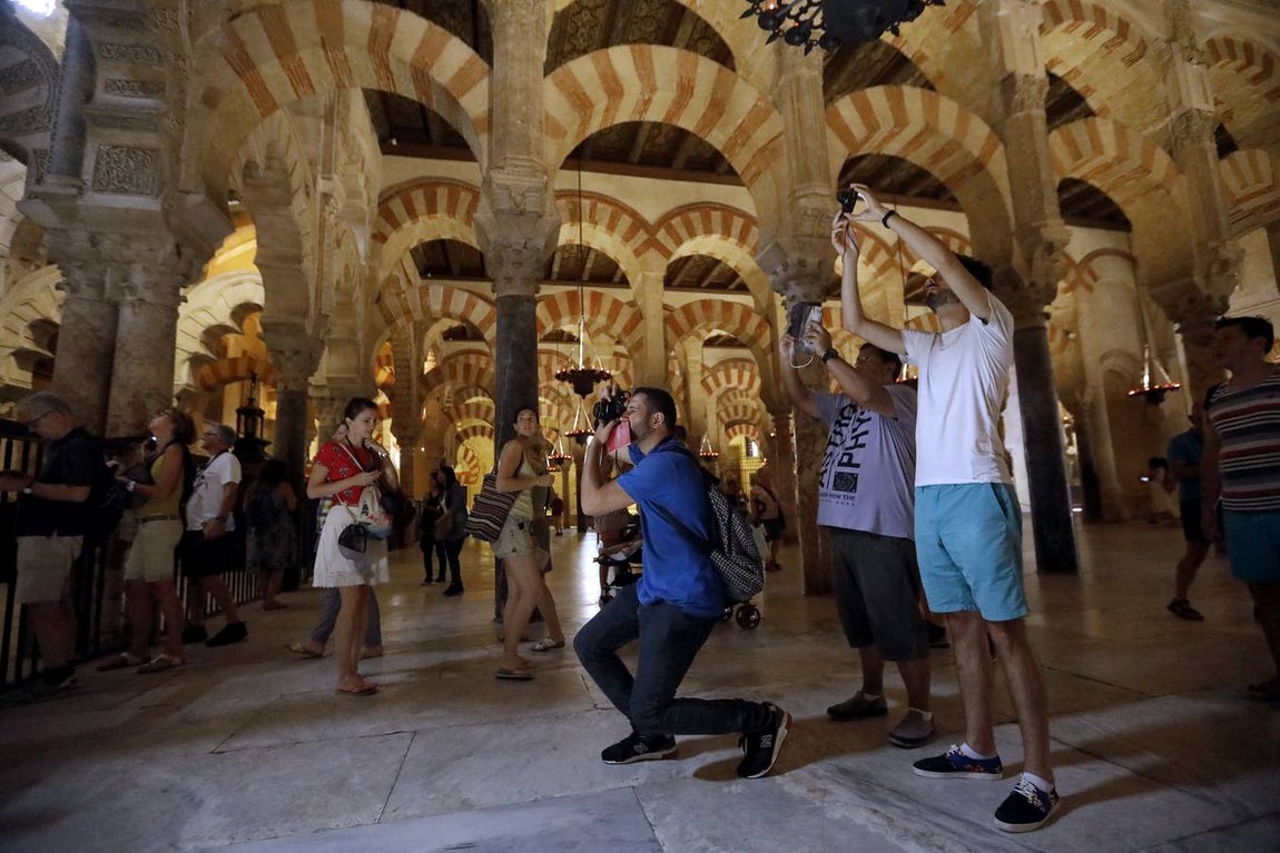 La visita de Rafael Moneo a la Mezquita-Catedral de Córdoba, en imágenes
