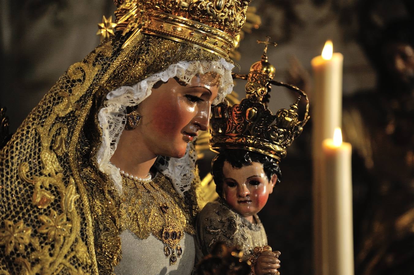 Galería del besamanos de la Virgen de la Luz