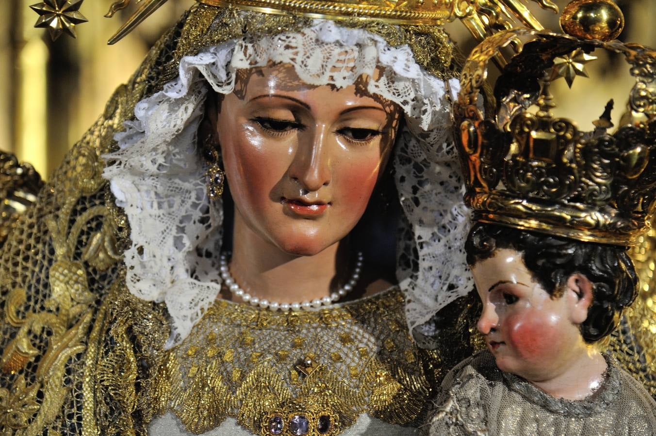 Galería del besamanos de la Virgen de la Luz