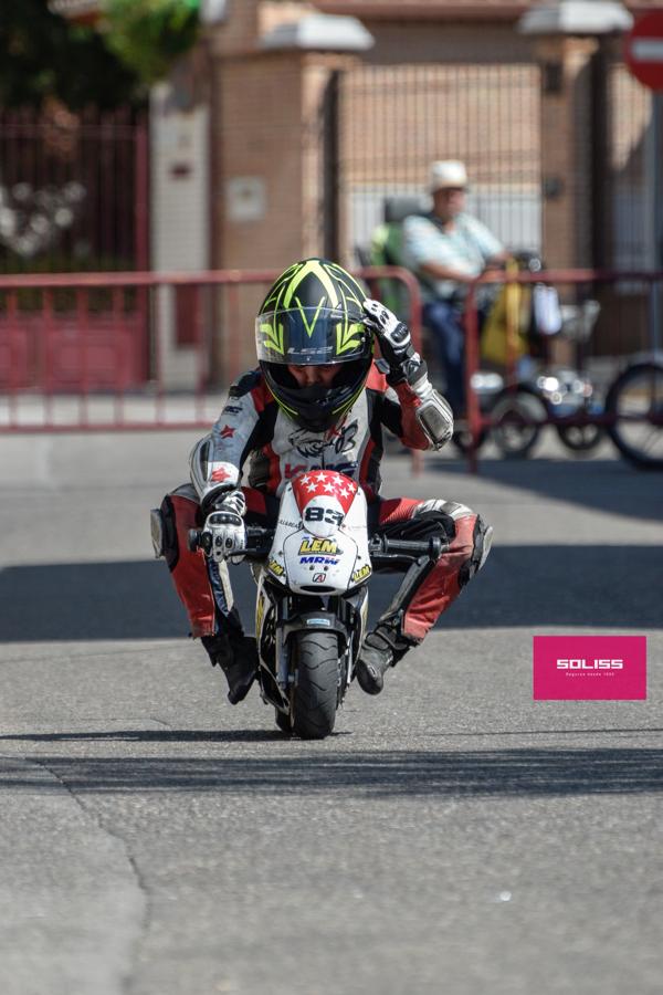 Exhibición del moto club Dara con los más pequeños de Pantoja