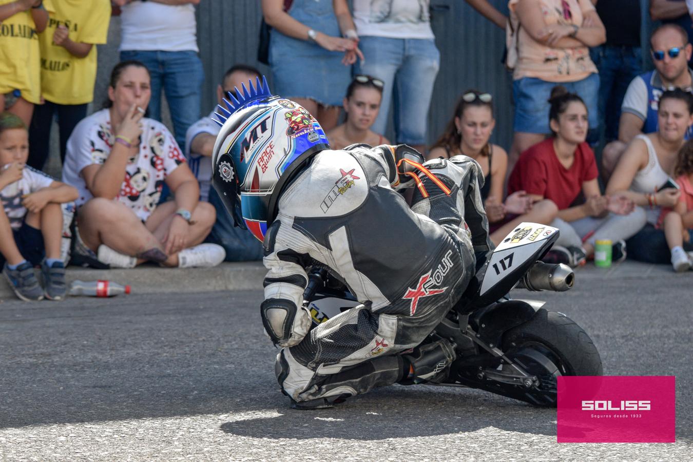 Exhibición del moto club Dara con los más pequeños de Pantoja