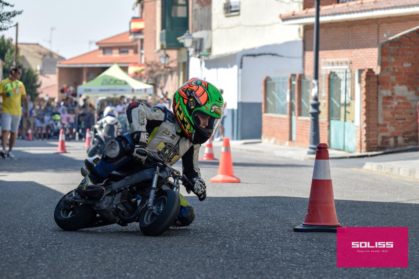 Exhibición del moto club Dara con los más pequeños de Pantoja