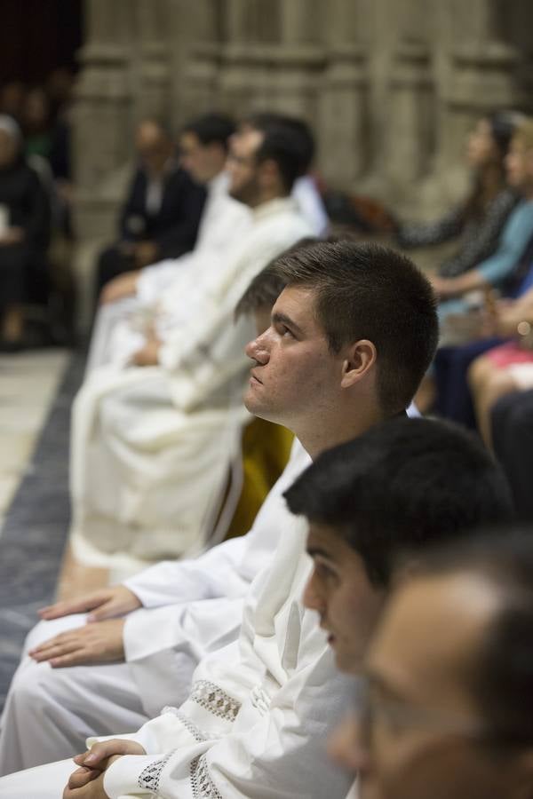 La ordenación de nuevos diáconos en la Catedral de Sevilla, en imágenes