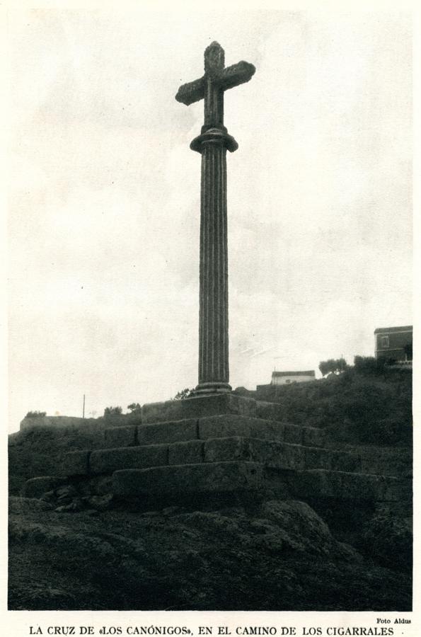 Crucero junto al puente San Martín. Foto Aldus (1930) con la identificación errónea de los “Canónigos”. Archivo Municipal de Toledo. 