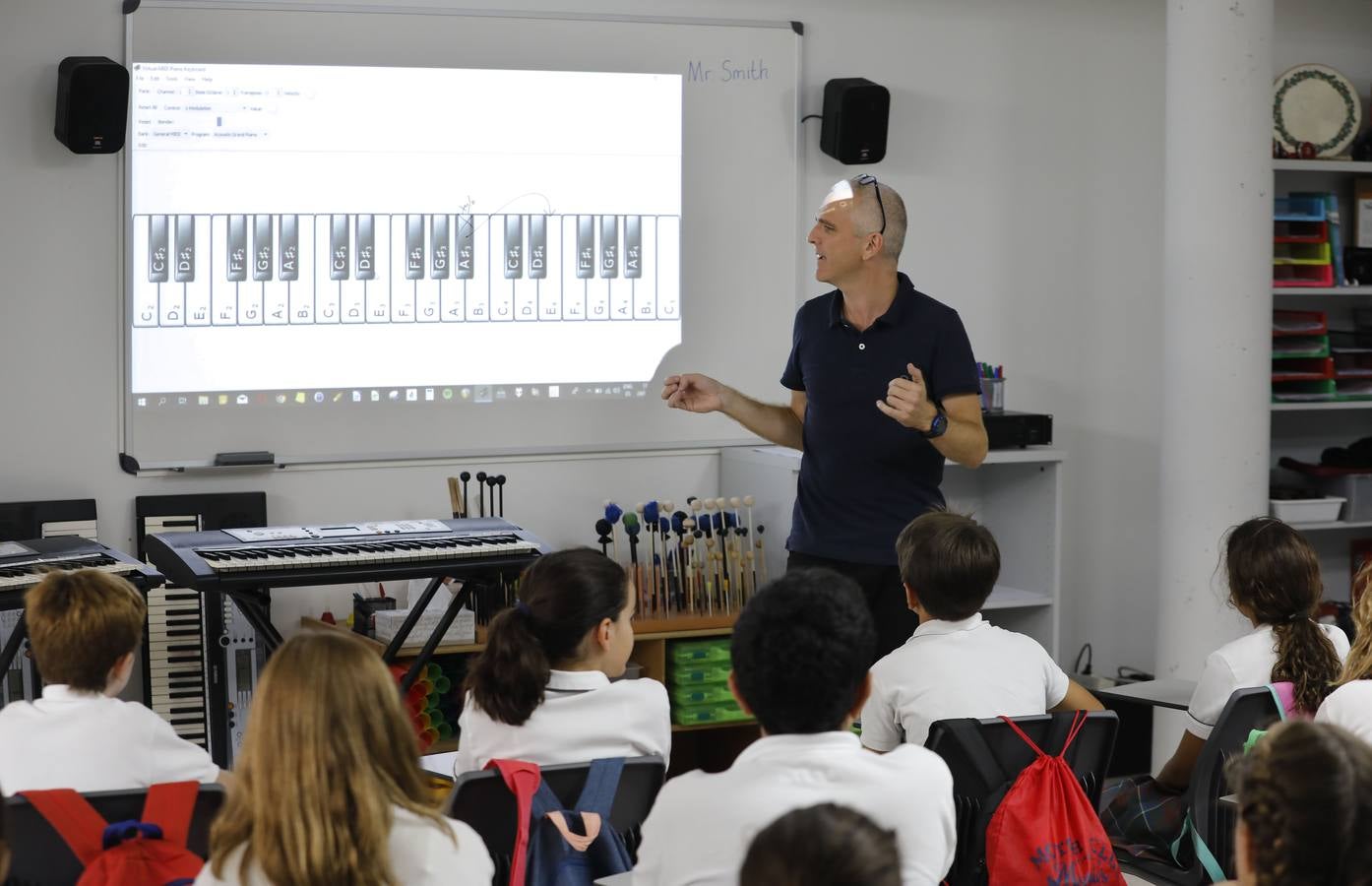 En imágenes, la visita del embajador del Reino Unido al Colegio Británico de Córdoba