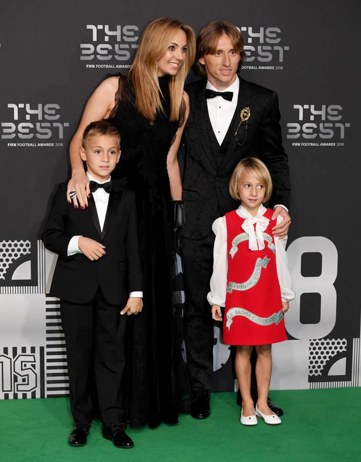 Luka Modric, su mujer, Vanja Bosnic, y sus hijos, Ivano y Emma. 