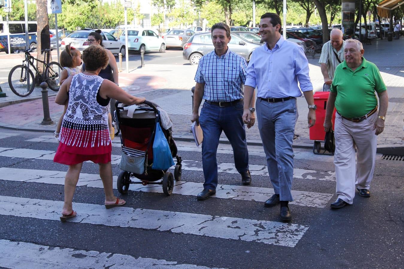 La visita de José María Bellido al barrio cordobés de Levante, en imágenes