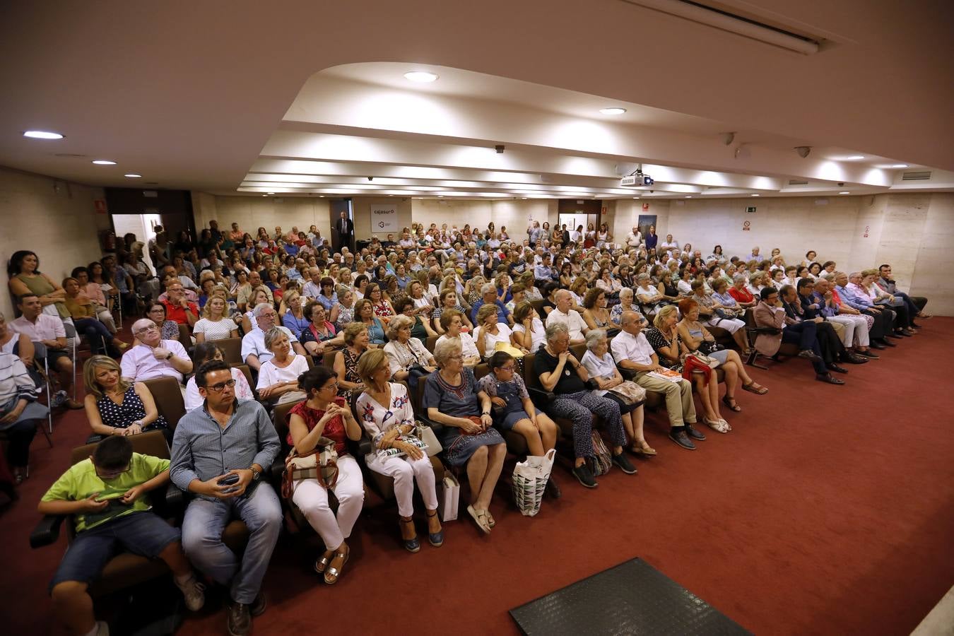 La presencia de María Dueñas en el Foro Cultural de ABC, en imágenes