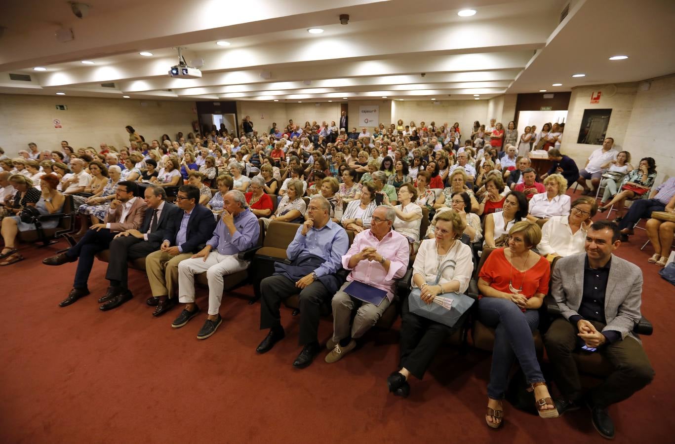 La presencia de María Dueñas en el Foro Cultural de ABC, en imágenes