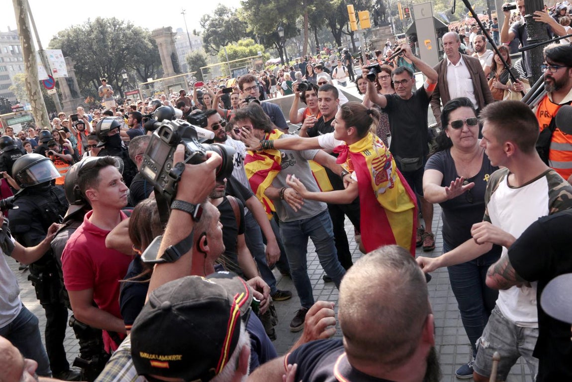 Los Mossos cargan contra los independentistas al término de manifestación de Jusapol