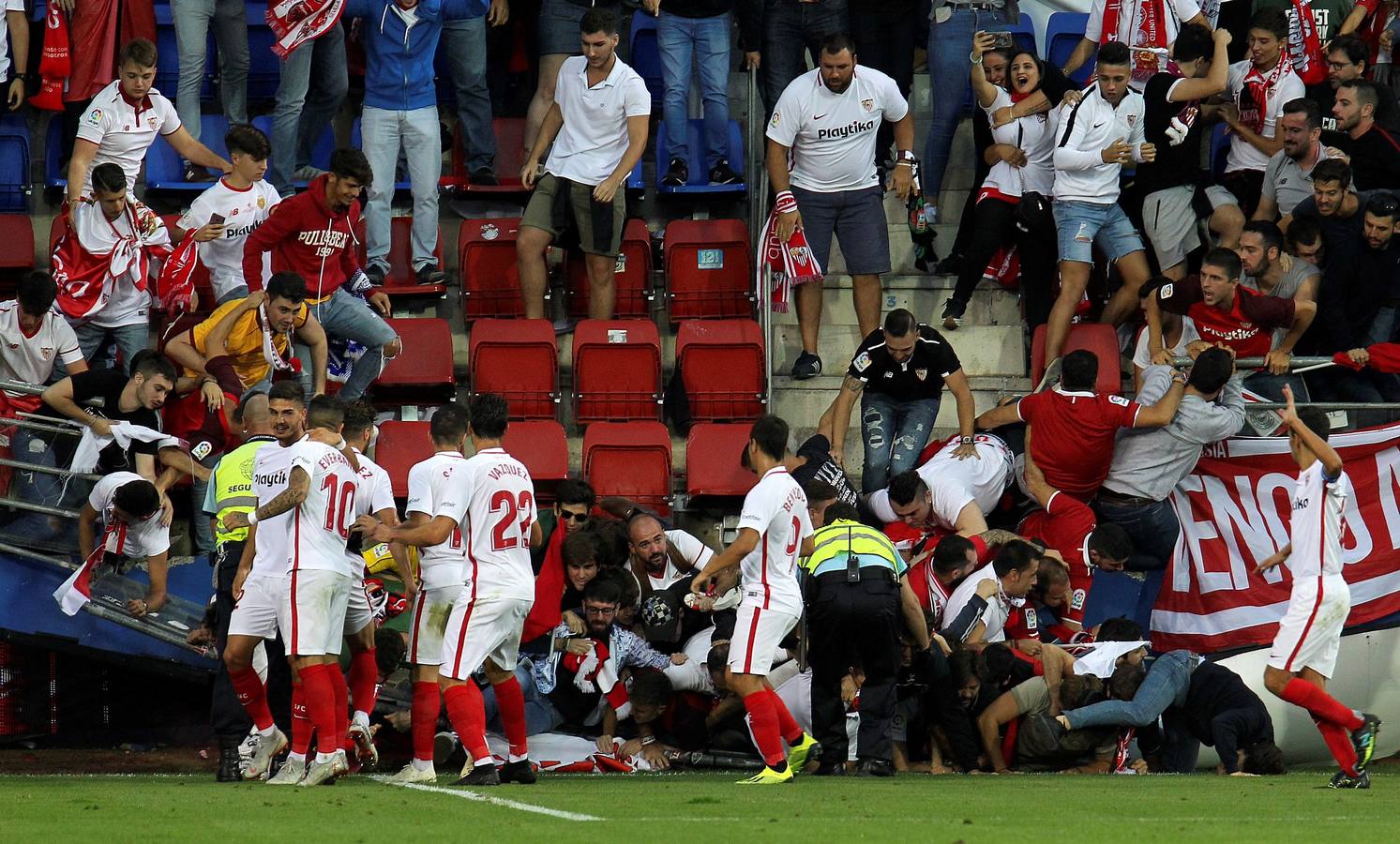 Todas las imágenes de la victoria del Sevilla en Ipurúa