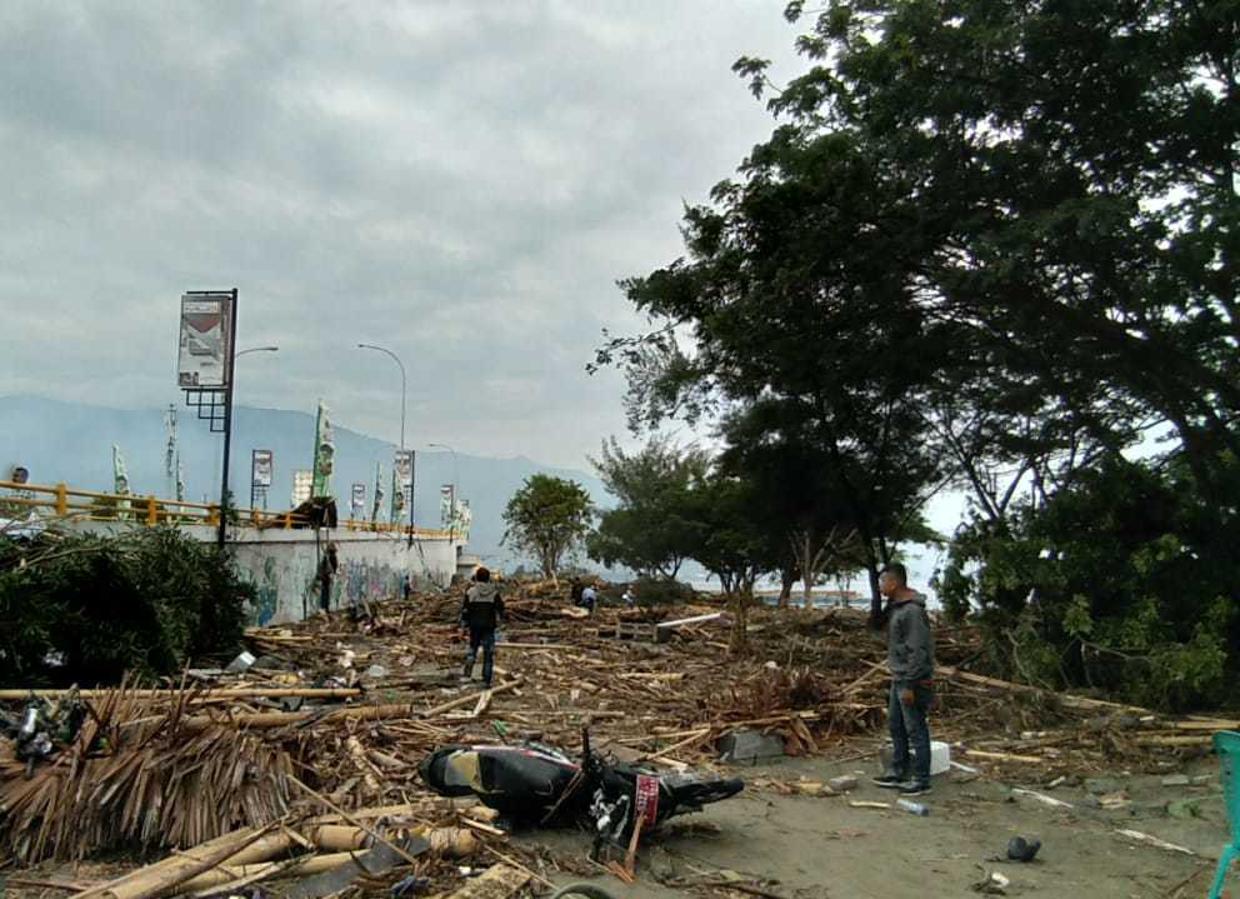 Las impactantes imágenes de la destrucción que ha ocasionado un tsunami en Indonesia