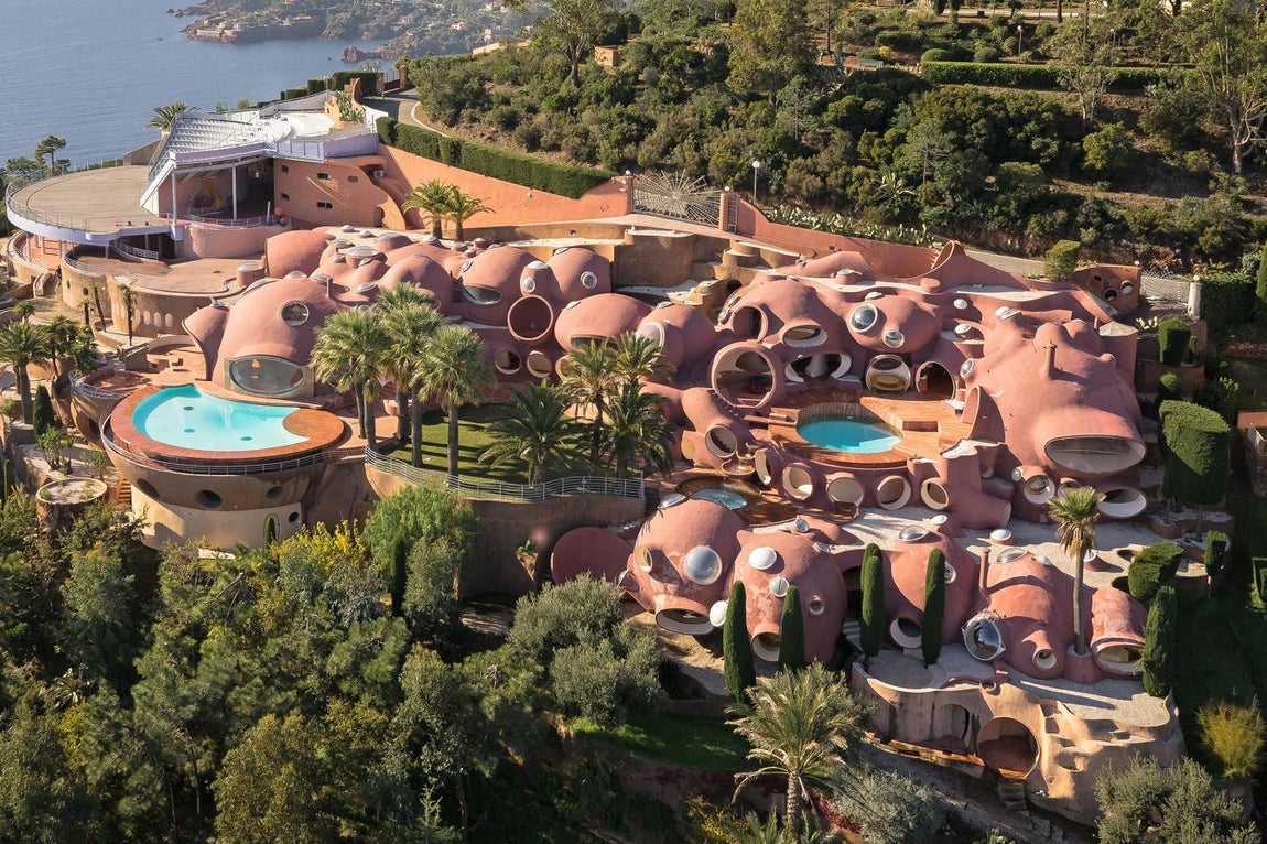 Una obra de arte. El arquitecto búlgaro Antti Lovag tardó 10 años en ver su obra cubre terminada, Le Palais Bulles tomó forma desde el año 1975 a 1989