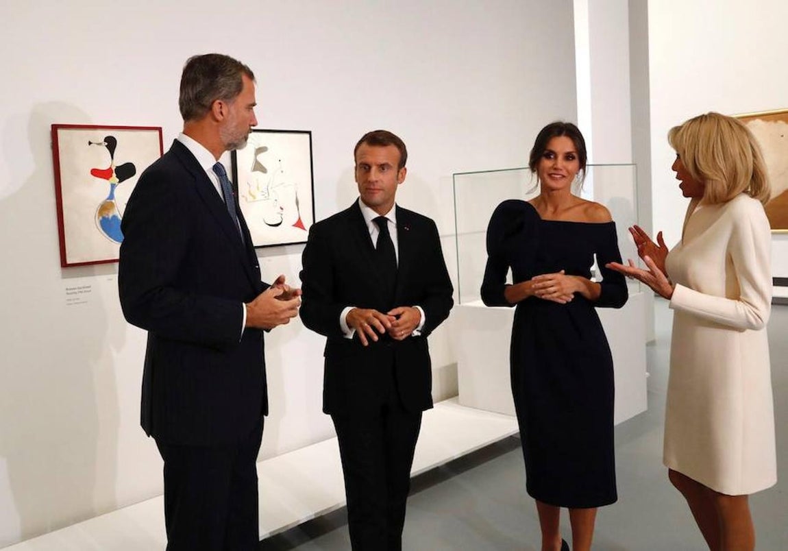 La visita de los Reyes a la retrospectiva de Miró en París, en imágenes