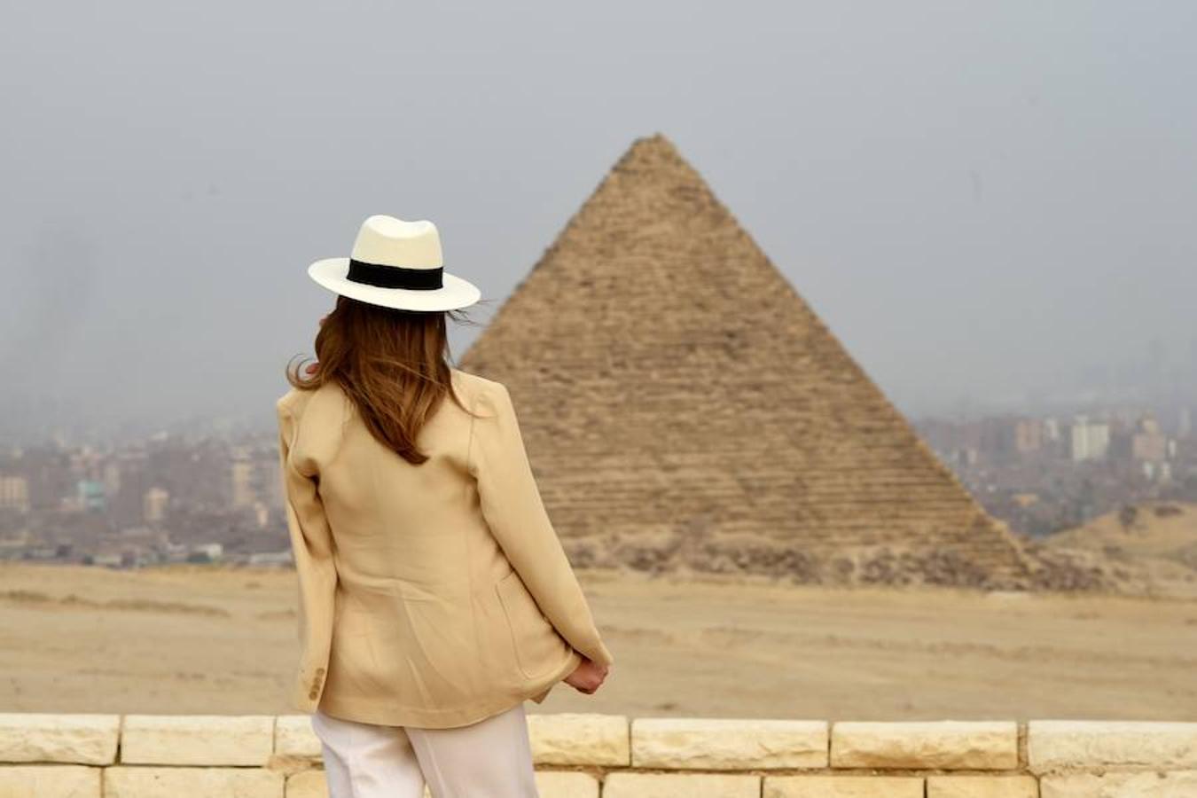 El paseo de Melania Trump por las Pirámides de Egipto, en imágenes. 