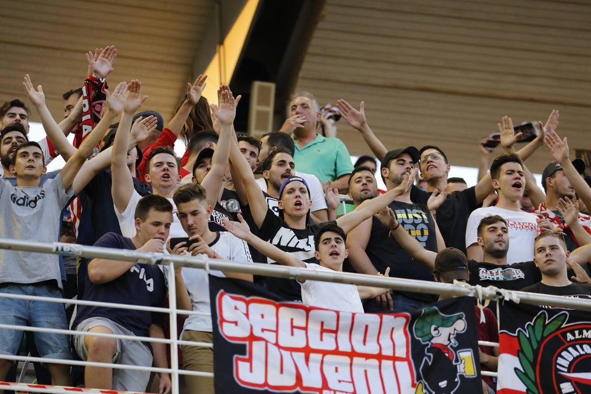 La grada del Córdoba-Almería, en imágenes