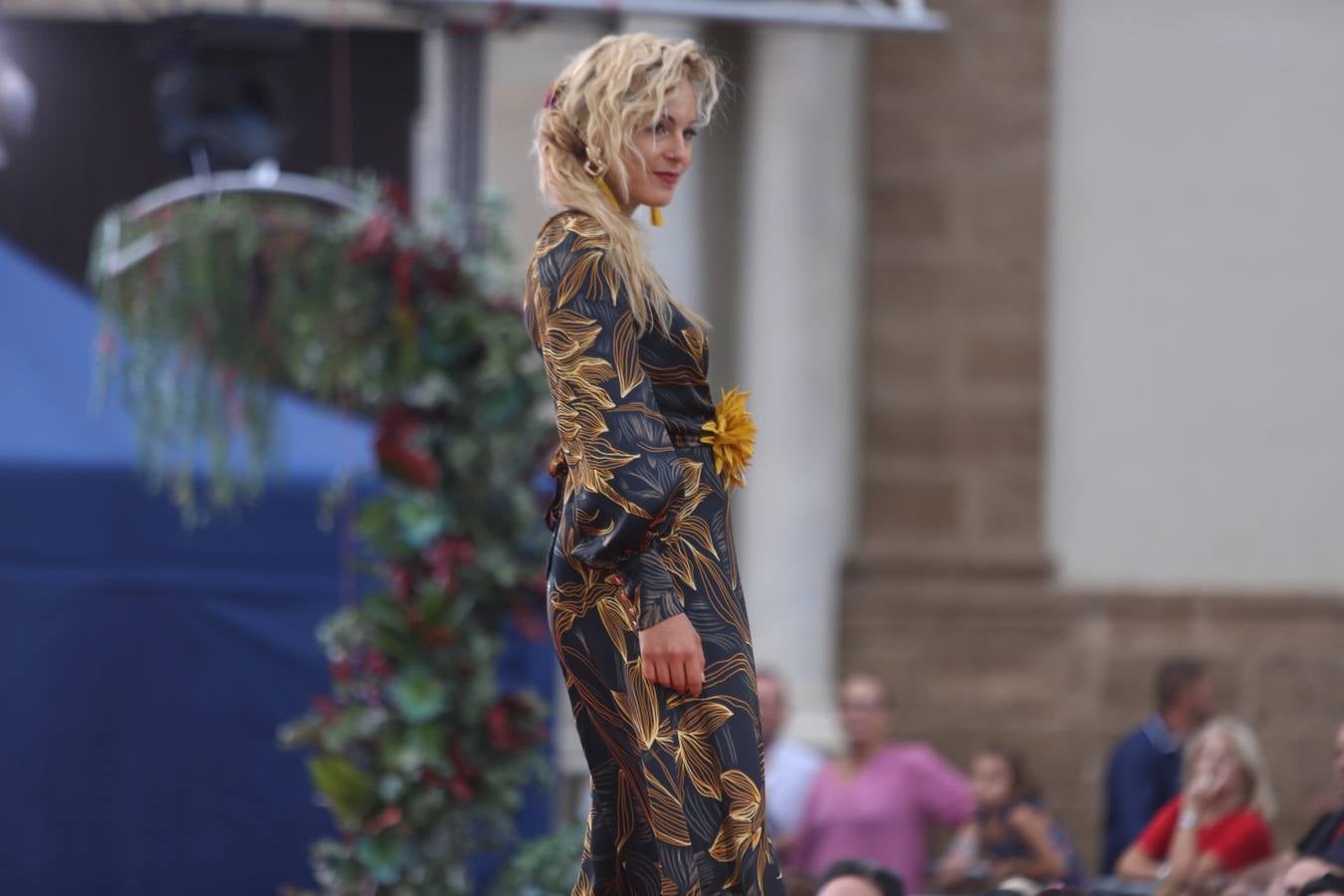 Fotos: Pasarela de moda en la Plaza de la Catedral de Cádiz