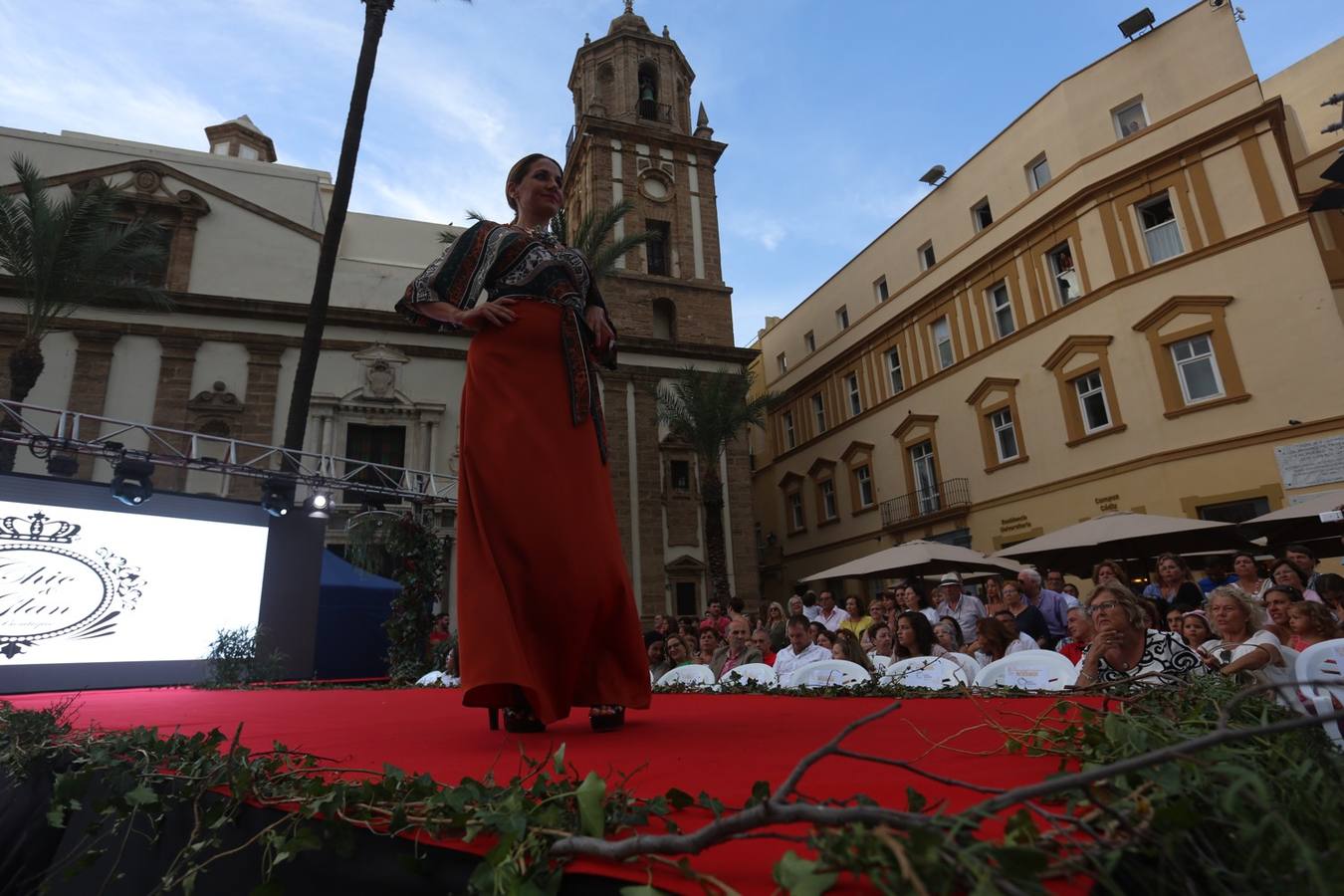 Fotos: Pasarela de moda en la Plaza de la Catedral de Cádiz