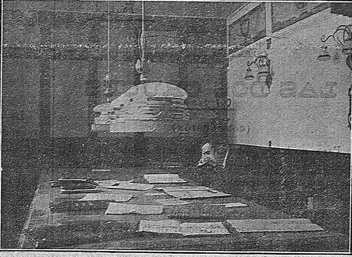 Salón de lectura del Casino de Toledo en la primera planta del edificio. Foto de Garcés publicada en La Campana Gorda. 