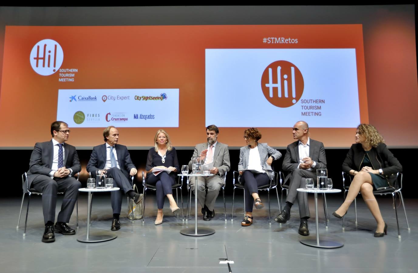 Luis Martín, Enrique Ybarra, Ángeles Muñoz, Javier Rubio, Susana Ibáñez, Antonio Muñoz y Maribel Rodríguez, durante la mesa redonda del foro STM