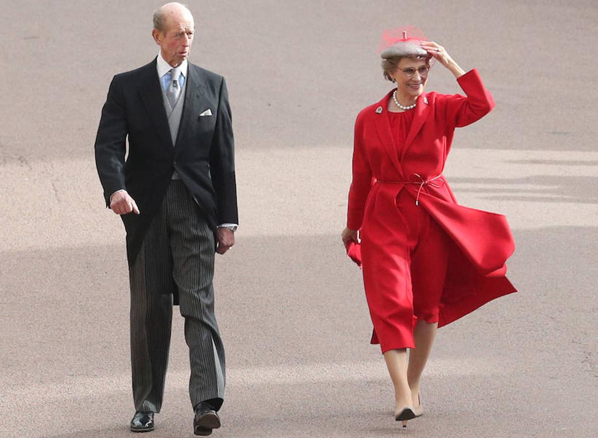 Tocados volando y faldas a lo loco: el viento ridiculiza el desfile de los invitados en la boda de Eugenia de York