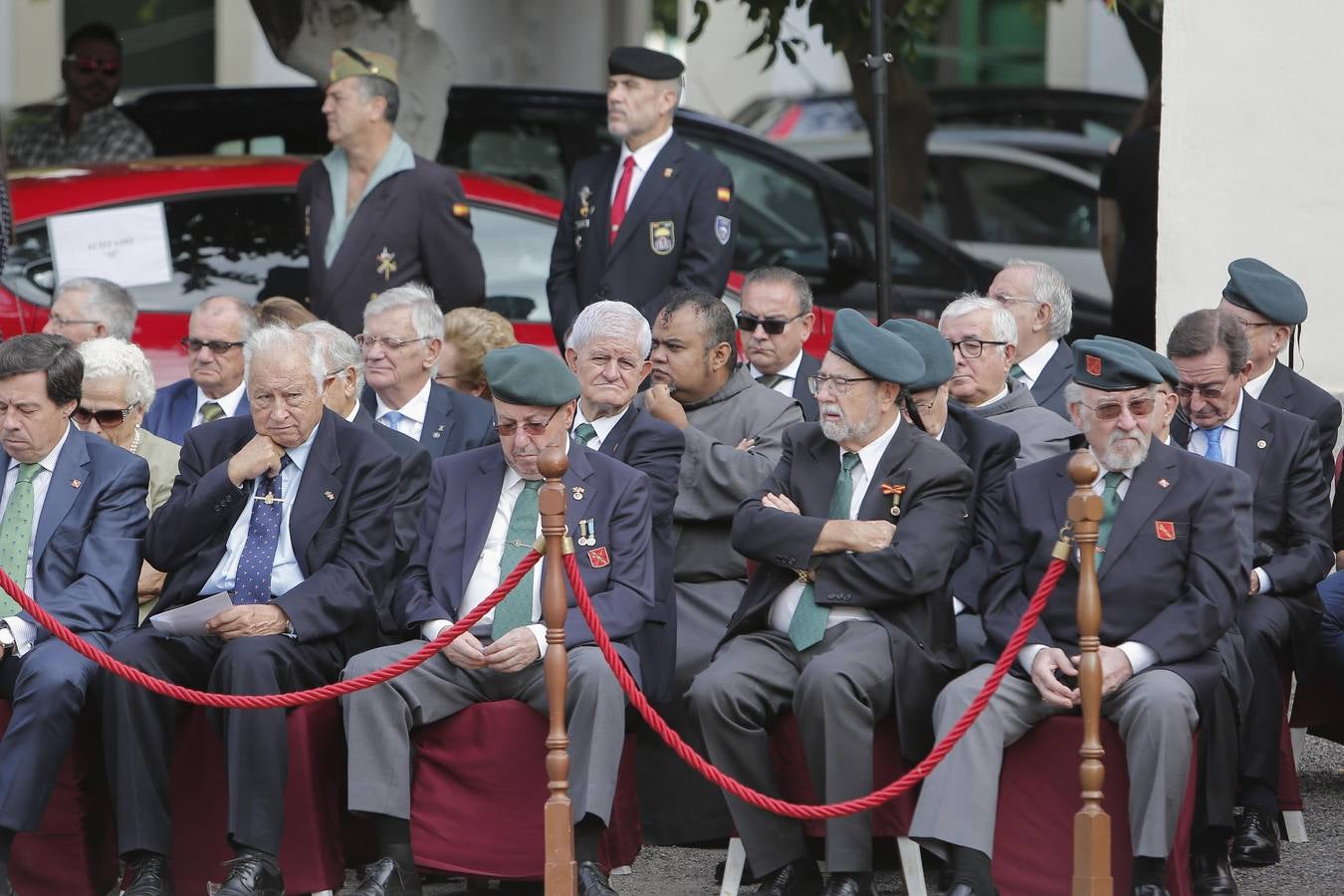 El homenaje a los caídos de la Guardia Civil y el desfile del día de la patrona, en imágenes