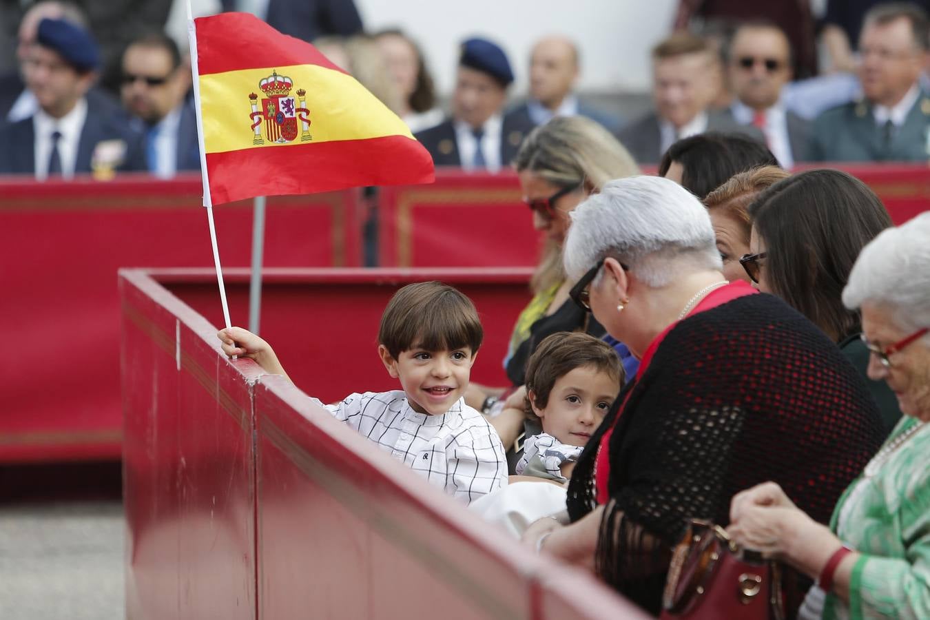 El homenaje a los caídos de la Guardia Civil y el desfile del día de la patrona, en imágenes