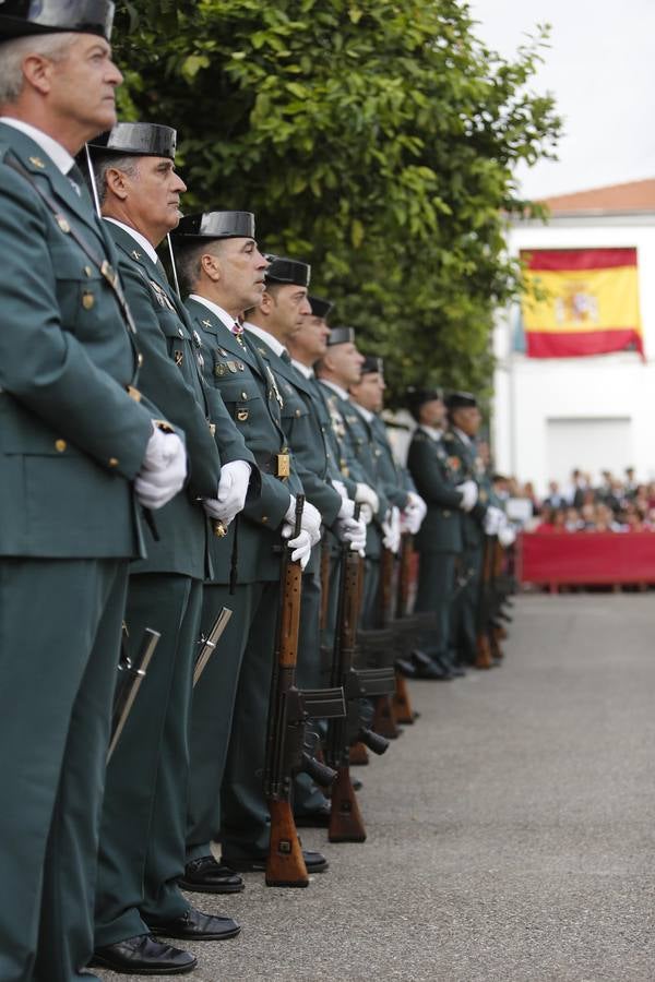 El homenaje a los caídos de la Guardia Civil y el desfile del día de la patrona, en imágenes