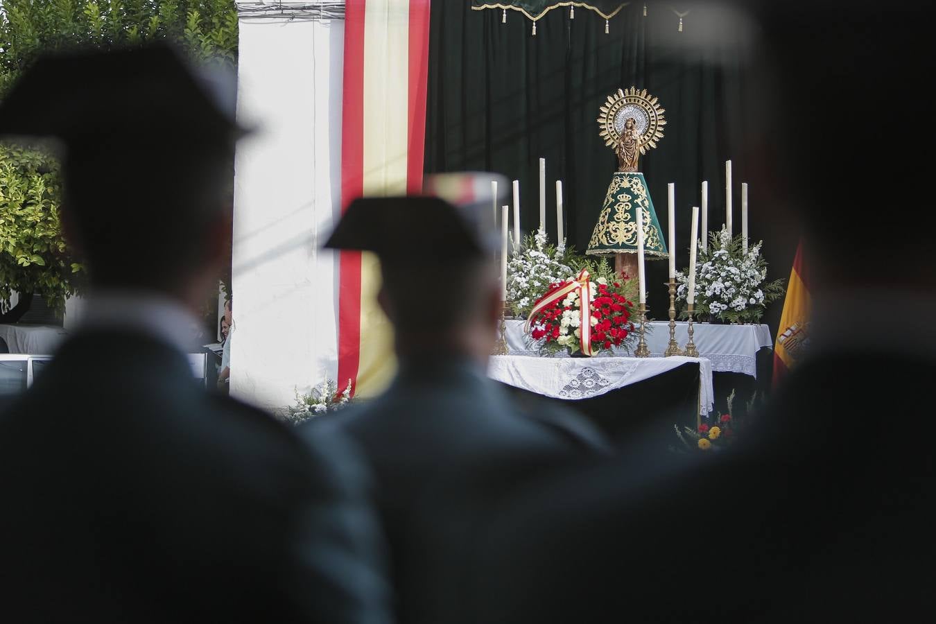 El homenaje a los caídos de la Guardia Civil y el desfile del día de la patrona, en imágenes