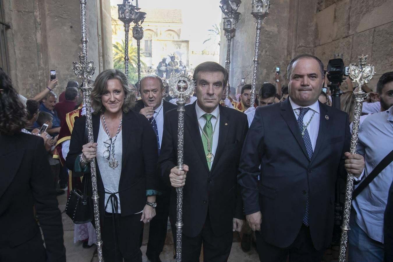 La procesión extraordinaria del Señor de la Humildad y Paciencia, en imágenes