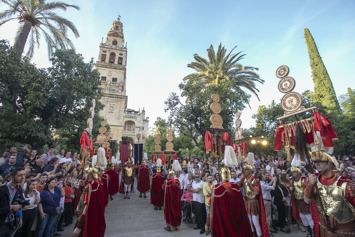 La procesión extraordinaria del Señor de la Humildad y Paciencia, en imágenes