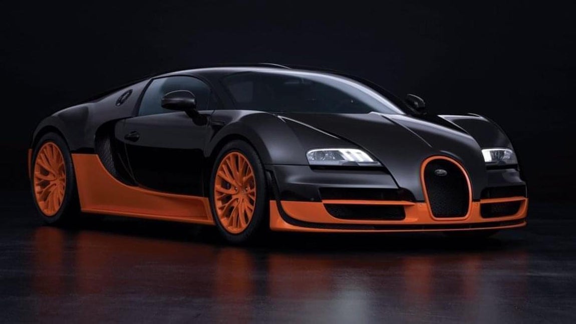 Bugati Veyron. En concreto, la ocurrencia fue pintarlo en color dorado de 24 quilates y, entre otras mejoras, ponerle unas llantas bañadas en oro.