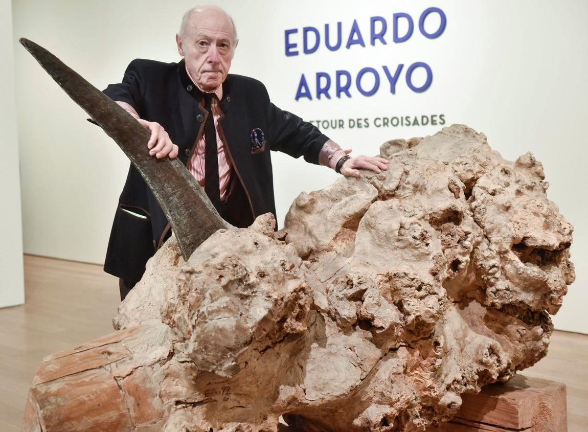 «Unicornio de Laciana». Esculpía sus esculturas con piedras que él mismo encontraba en el Valle de laciana, cerca de los Picos de Europa, donde el artista pasaba los veranos de su infancia. Tras sus ensamblajes escultóricos de los años 80, Arroyo se guía aquí por la forma natural de la piedra o del tronco atormentado de un árbol como puede verse en el imponente «Unicornio de Laciana».