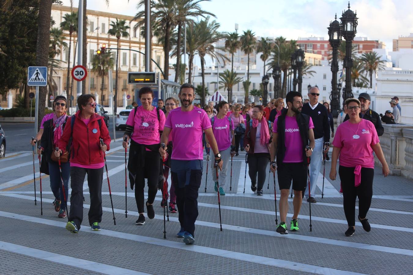 La marcha de Agamama por las calles de Cádiz