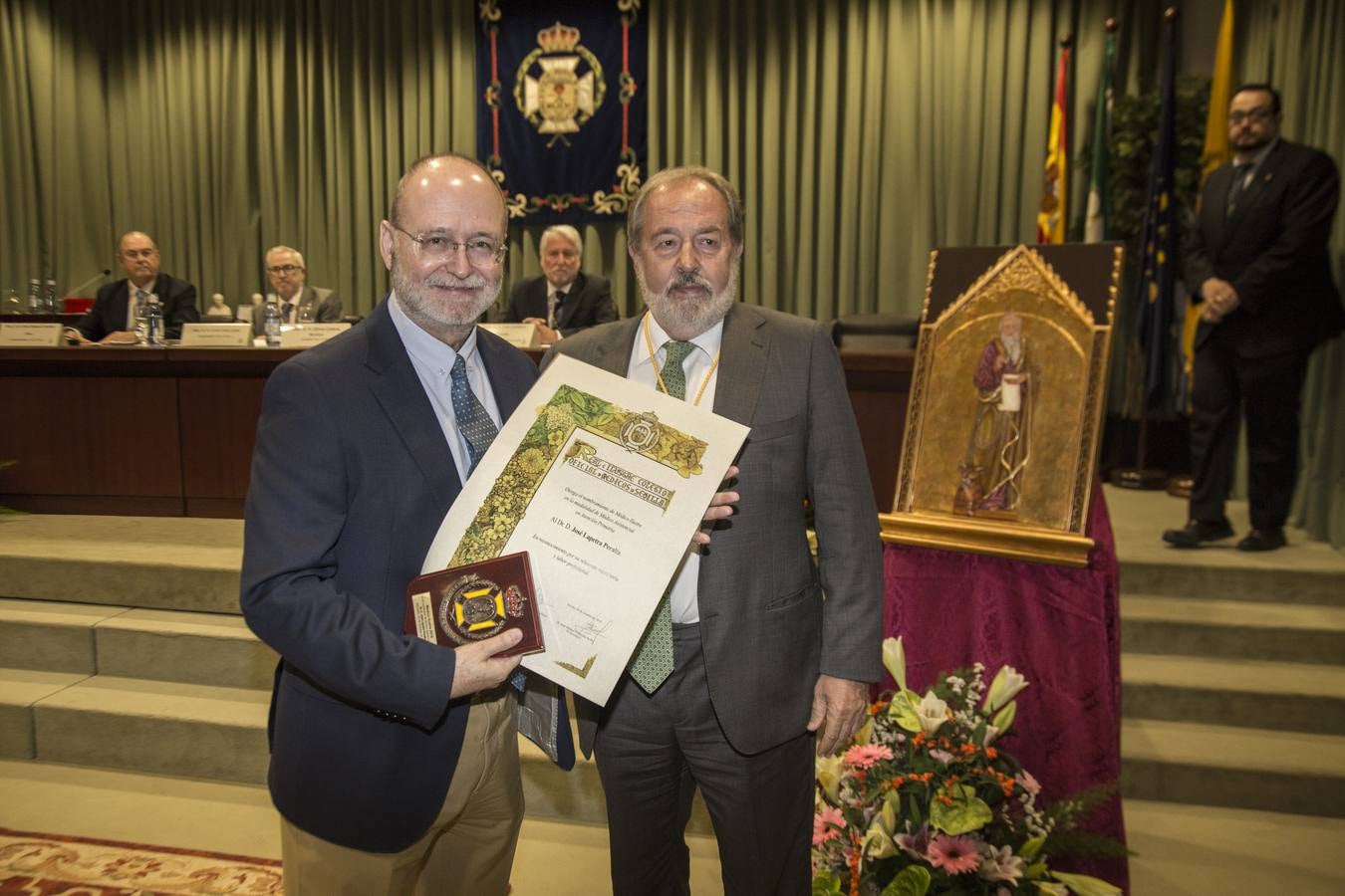 En imágenes, la conmemoración de San Lucas en el Colegio de Médicos de Sevilla