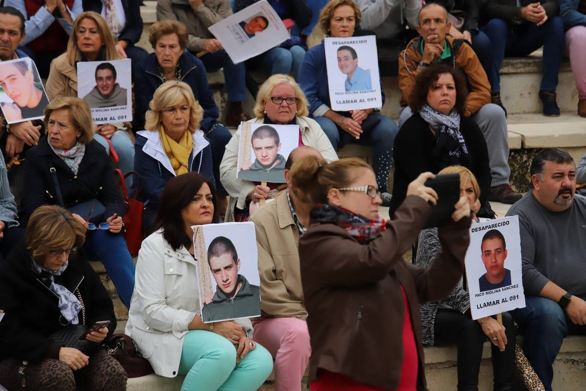 La concentración por el desaparecido Paco Molina, en imágenes