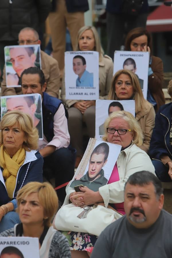 La concentración por el desaparecido Paco Molina, en imágenes