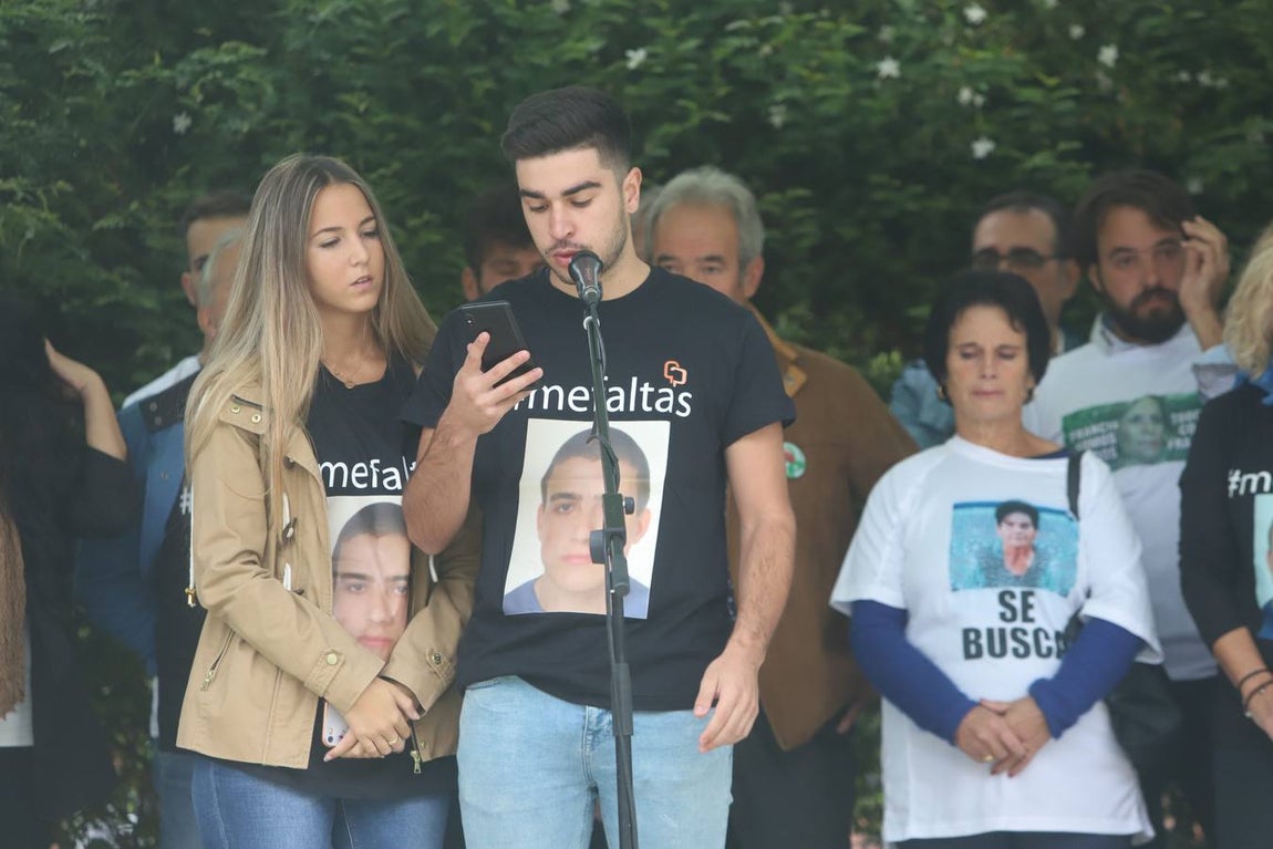 La concentración por el desaparecido Paco Molina, en imágenes